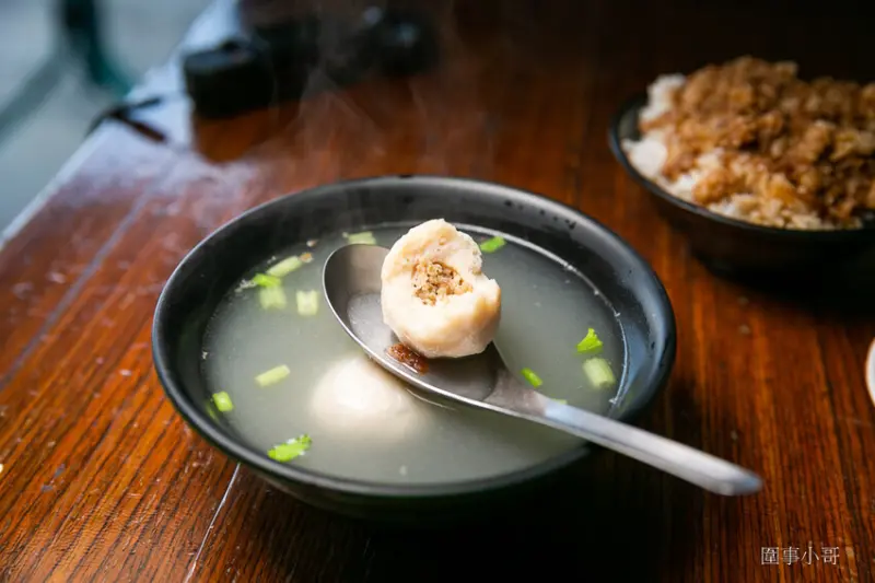 宜蘭冬山超平價國民美食-派吃所食坊砂港分局！招牌上還寫著專治餓人！快用好吃又便宜的餐點來治療我吧我好餓啊啊啊～～～ @圍事小哥的幸福相框