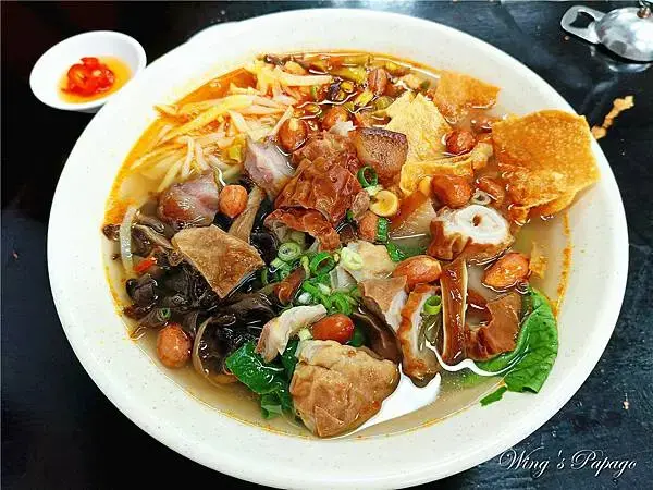 台北平價螺螄粉，居然還可加豬腳、鴨翅、鴨腳，廣西柳州螺螄粉，