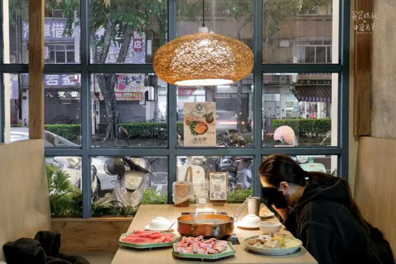 台中北區｜泰式南洋火鍋+鮮蔬鍋料自助吧、泰奶冰淇淋吃到飽，南