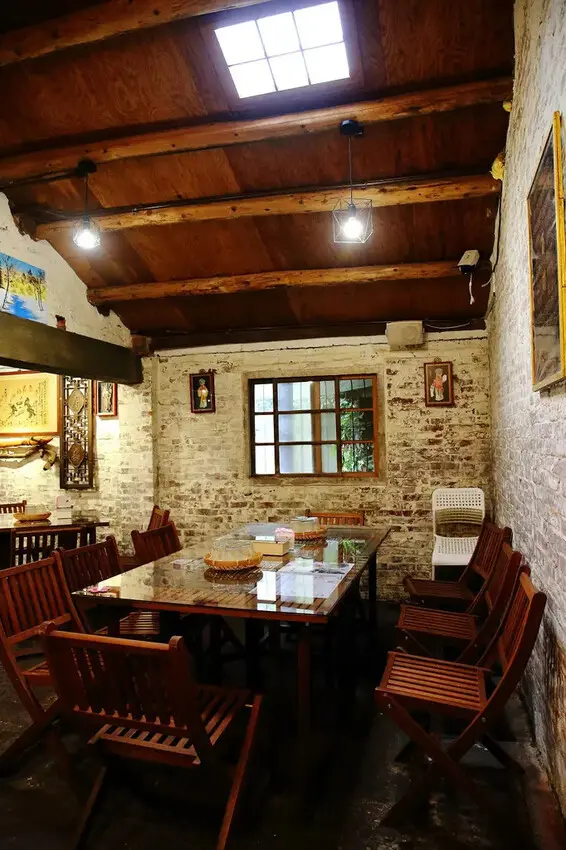 游家肥貓，大溪友善寵物老宅茶餐廳，提供港式私房料理，老闆本身