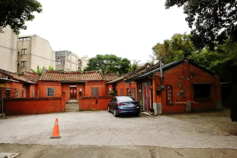 游家肥貓，大溪友善寵物老宅茶餐廳，提供港式私房料理，老闆本身