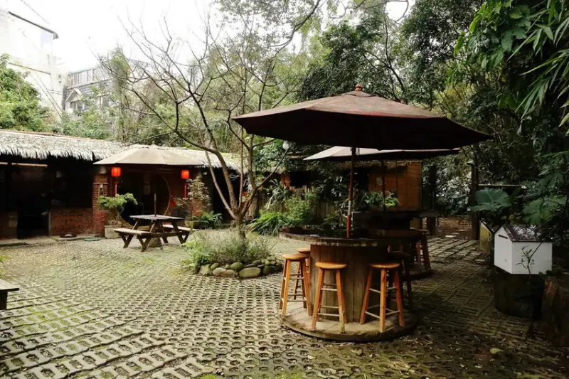 游家肥貓，大溪友善寵物老宅茶餐廳，提供港式私房料理，老闆本身