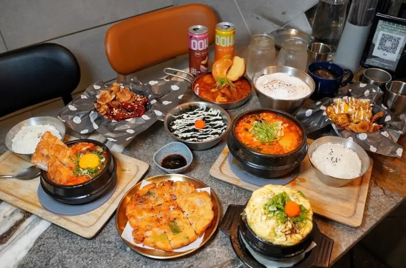 KATZ美術園道店：台中西區韓式料理推薦，韓式美味×工業風氛