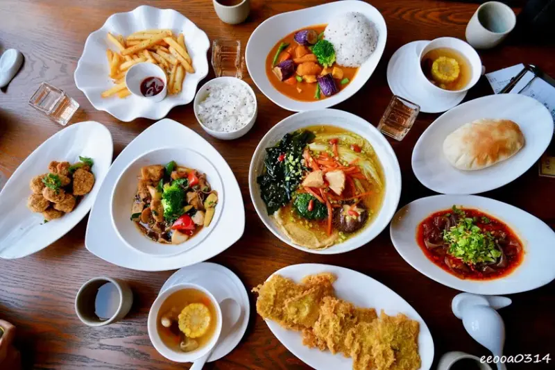 坐擁峨眉湖畔美景「世界幸福咖啡總店」，新竹峨眉湖蔬食咖啡廳、