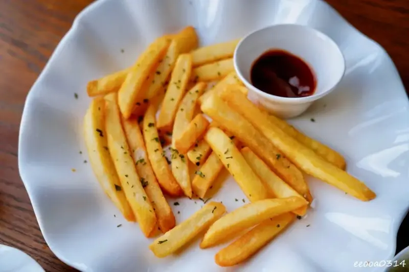 坐擁峨眉湖畔美景「世界幸福咖啡總店」，新竹峨眉湖蔬食咖啡廳、