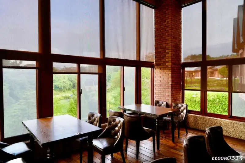 坐擁峨眉湖畔美景「世界幸福咖啡總店」，新竹峨眉湖蔬食咖啡廳、