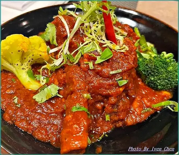 《信義區印度餐廳》好友們聚餐在市府站精緻印度料理/時尚明亮唯