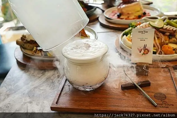 {台中美食}成真咖啡 台中首店𝗖𝗼𝗺𝗲𝗧𝗿𝘂𝗲 𝗖𝗔𝗙𝗘開幕