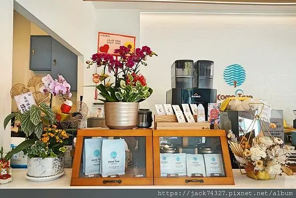 {台中美食}成真咖啡 台中首店𝗖𝗼𝗺𝗲𝗧𝗿𝘂𝗲 𝗖𝗔𝗙𝗘開幕