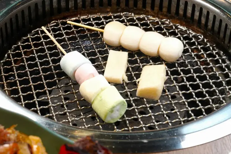 點烤串不用手軟 無限供應的烤串+燒肉 從午餐一路吃到宵夜｜築