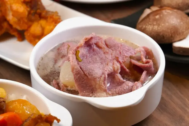 點烤串不用手軟 無限供應的烤串+燒肉 從午餐一路吃到宵夜｜築