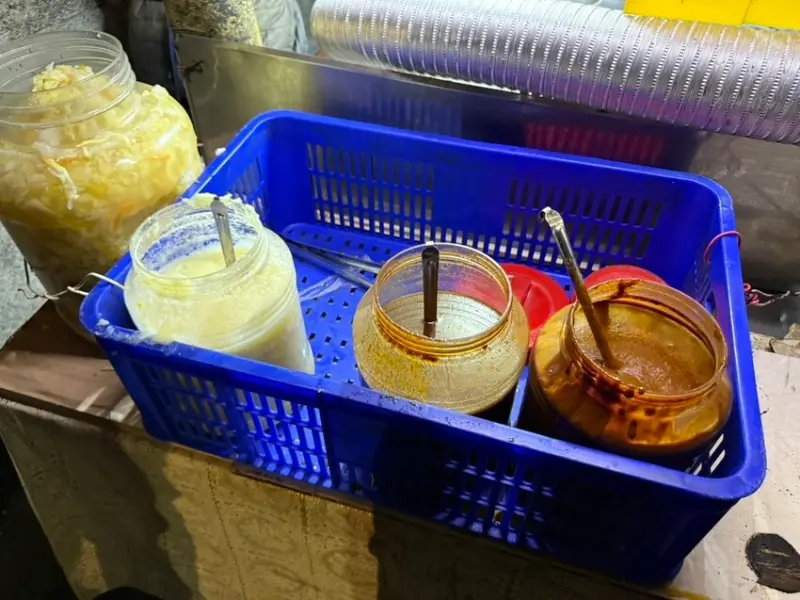 【台北中山美食】連城臭豆腐，臭味巷口即被熏到，入口卻極度美味