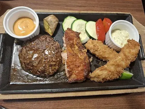 台中lalaport-橫濱牛排-漢堡排必點，自助吧吃到飽