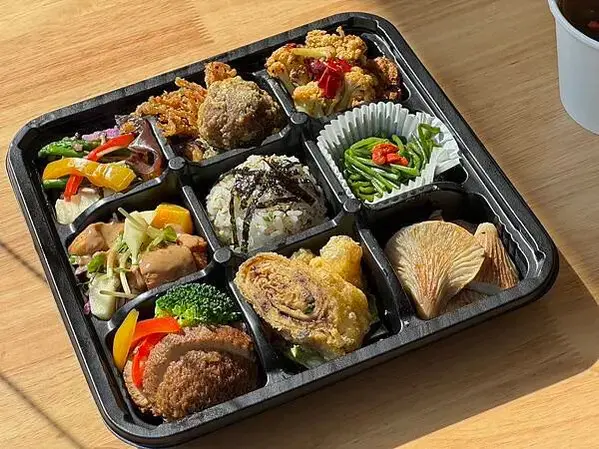 美術館附近的素食新選擇！三德六味——從簡餐店華麗轉型自助餐，