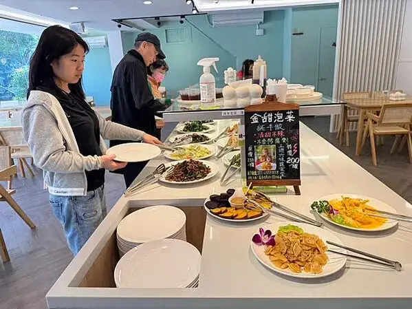美術館附近的素食新選擇！三德六味——從簡餐店華麗轉型自助餐，