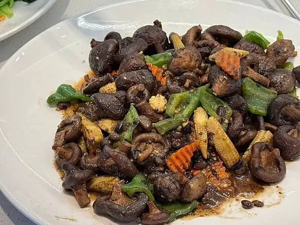 美術館附近的素食新選擇！三德六味——從簡餐店華麗轉型自助餐，