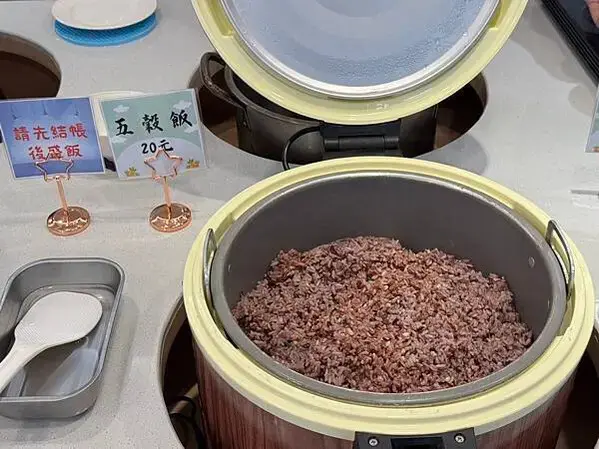 美術館附近的素食新選擇！三德六味——從簡餐店華麗轉型自助餐，