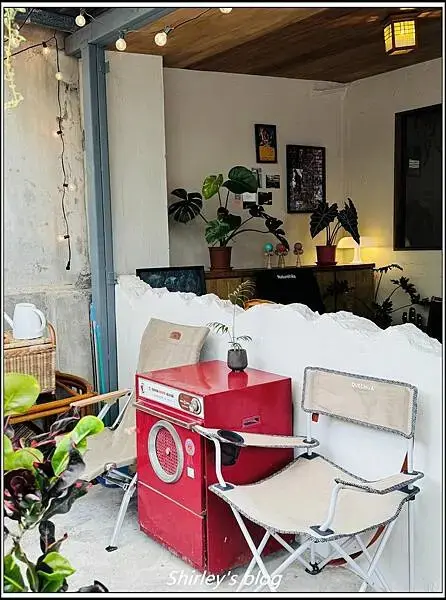 捷運江子翠站 ‧ 蚓咖啡