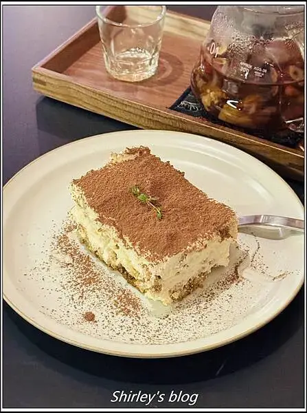 捷運江子翠站 ‧ 蚓咖啡