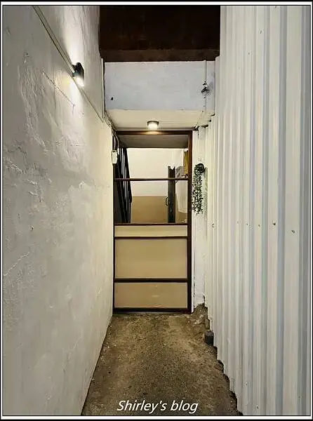 捷運江子翠站 ‧ 蚓咖啡