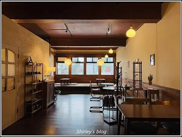 捷運江子翠站 ‧ 蚓咖啡