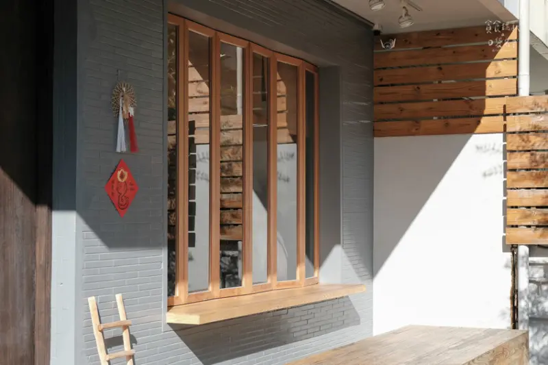 台中西區｜隱身精誠商圈巷內滿餡生甜甜圈，開心果、草莓超誘人｜