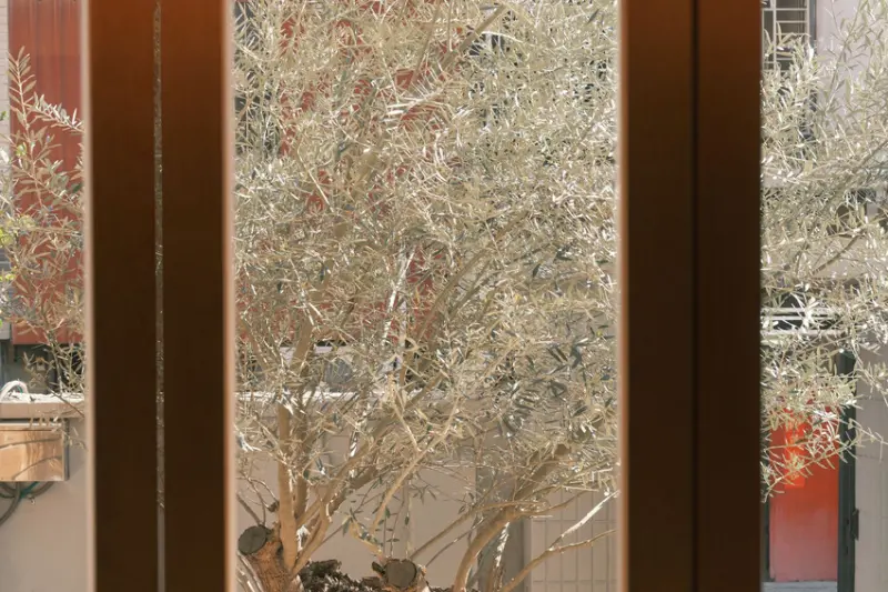 台中西區｜隱身精誠商圈巷內滿餡生甜甜圈，開心果、草莓超誘人｜