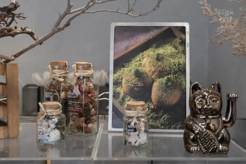 台中西區｜隱身精誠商圈巷內滿餡生甜甜圈，開心果、草莓超誘人｜