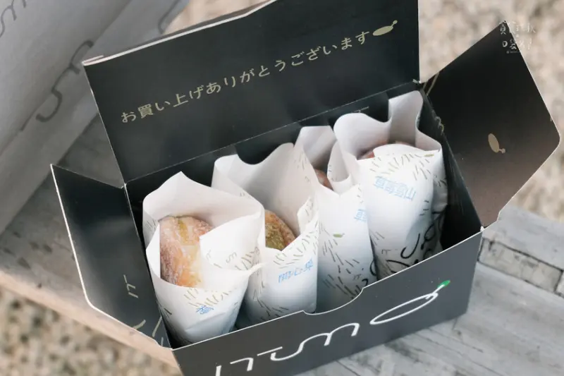 台中西區｜隱身精誠商圈巷內滿餡生甜甜圈，開心果、草莓超誘人｜