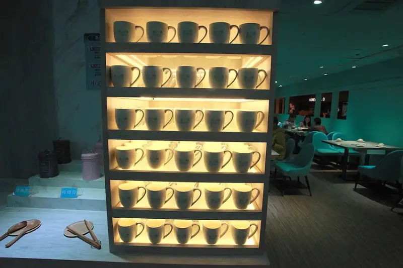 吃。台南市。美食|中西區。「狂一鍋酸菜魚-台南中山店」。。