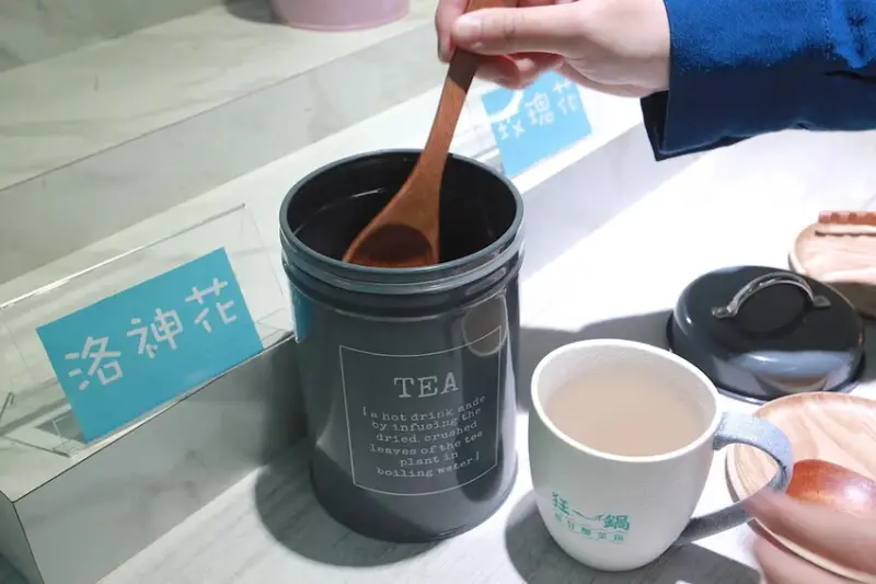 吃。台南市。美食|中西區。「狂一鍋酸菜魚-台南中山店」。。