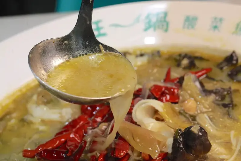 吃。台南市。美食|中西區。「狂一鍋酸菜魚-台南中山店」。。