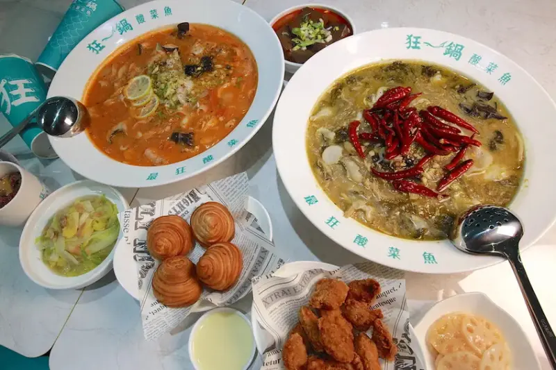 吃。台南市。美食|中西區。「狂一鍋酸菜魚-台南中山店」。。