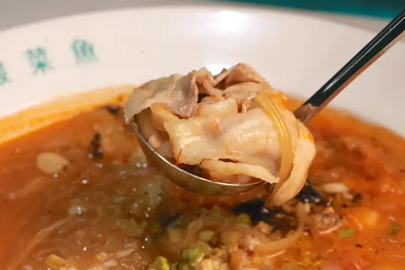 吃。台南市。美食|中西區。「狂一鍋酸菜魚-台南中山店」。。