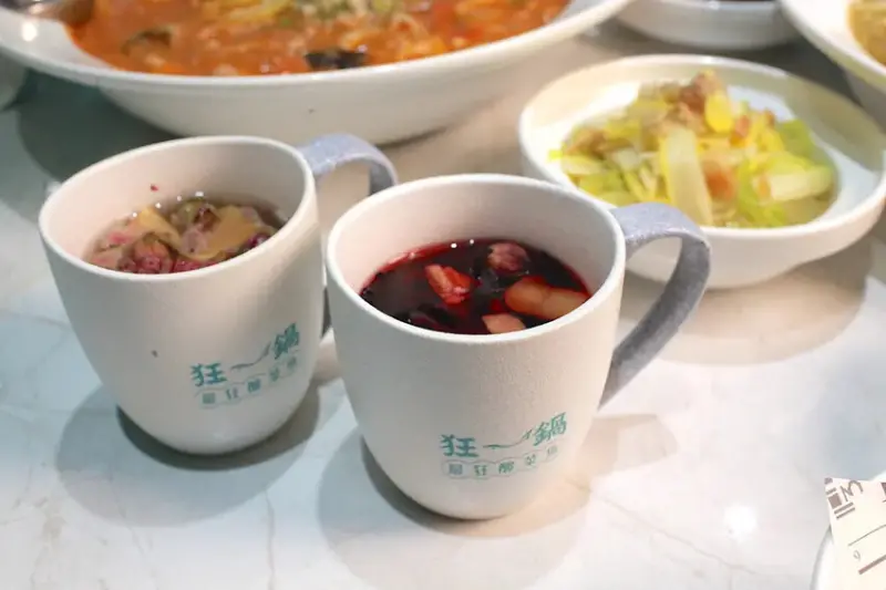 吃。台南市。美食|中西區。「狂一鍋酸菜魚-台南中山店」。。