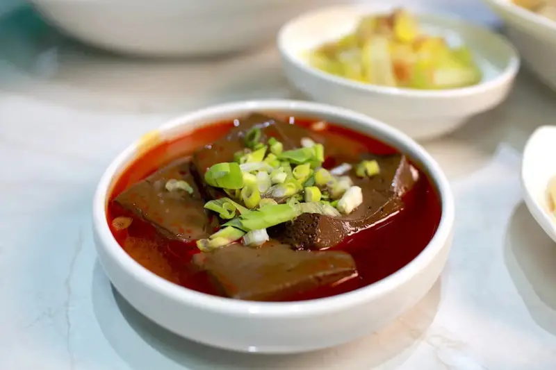 吃。台南市。美食|中西區。「狂一鍋酸菜魚-台南中山店」。。