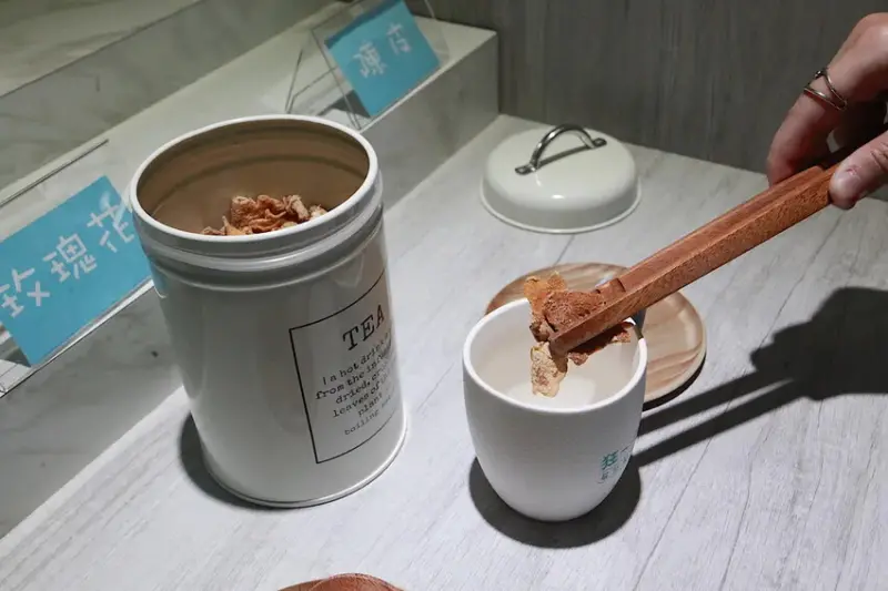 吃。台南市。美食|中西區。「狂一鍋酸菜魚-台南中山店」。。