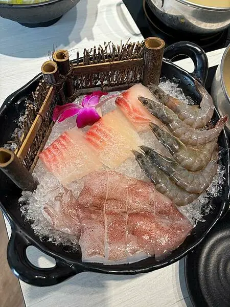 《桃園❤️龍潭》享享鍋物，大概是龍潭最好吃的火鍋店，飲料、冰