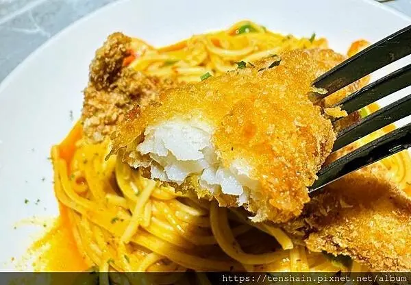 泰式酸辣炸蝦麵