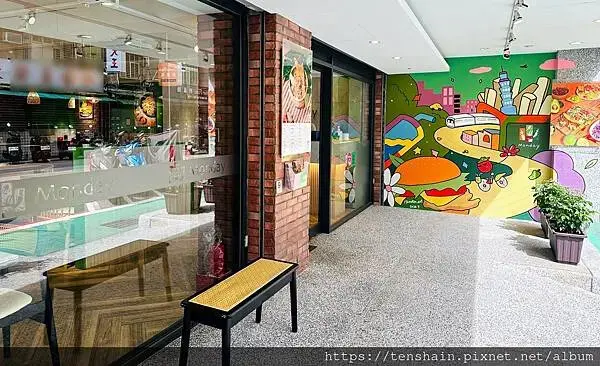 Monday 蔬食料理店門口