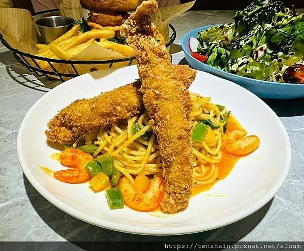 泰式酸辣炸蝦麵