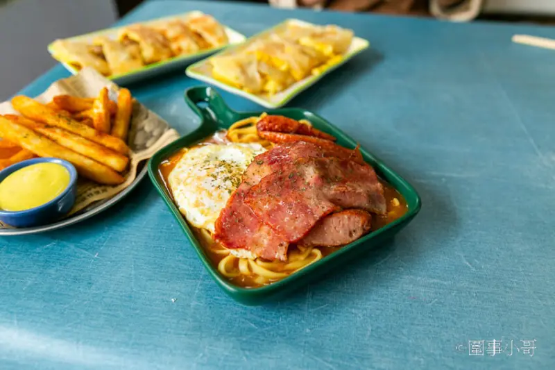 宜蘭蘇澳馬賽早餐-BONBONBRUNCH～很推薦這裡的脆皮蛋餅還有薯條，招牌的可頌鬆餅也很美味～還有超豐盛的麵麵套餐～ @圍事小哥的幸福相框