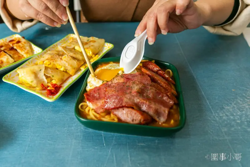 宜蘭蘇澳馬賽早餐-BONBONBRUNCH～很推薦這裡的脆皮蛋餅還有薯條，招牌的可頌鬆餅也很美味～還有超豐盛的麵麵套餐～ @圍事小哥的幸福相框