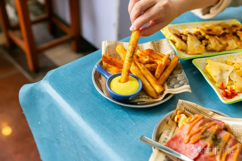 宜蘭蘇澳馬賽早餐-BONBONBRUNCH～很推薦這裡的脆皮蛋餅還有薯條，招牌的可頌鬆餅也很美味～還有超豐盛的麵麵套餐～ @圍事小哥的幸福相框