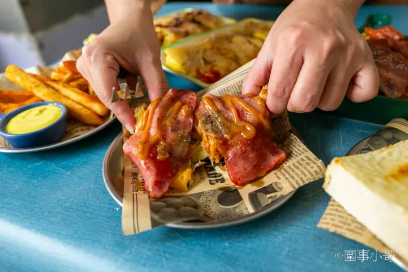 宜蘭蘇澳馬賽早餐-BONBONBRUNCH～很推薦這裡的脆皮蛋餅還有薯條，招牌的可頌鬆餅也很美味～還有超豐盛的麵麵套餐～ @圍事小哥的幸福相框