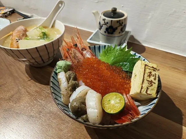 一刺生魚片丼飯21