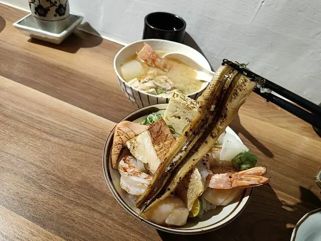 一刺生魚片丼飯19