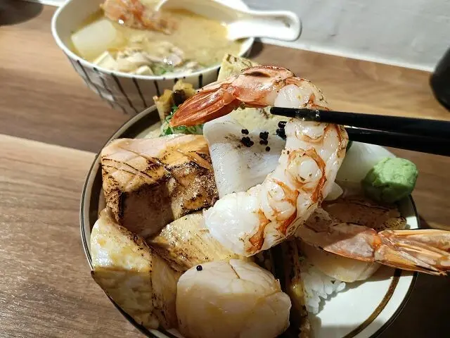 一刺生魚片丼飯17