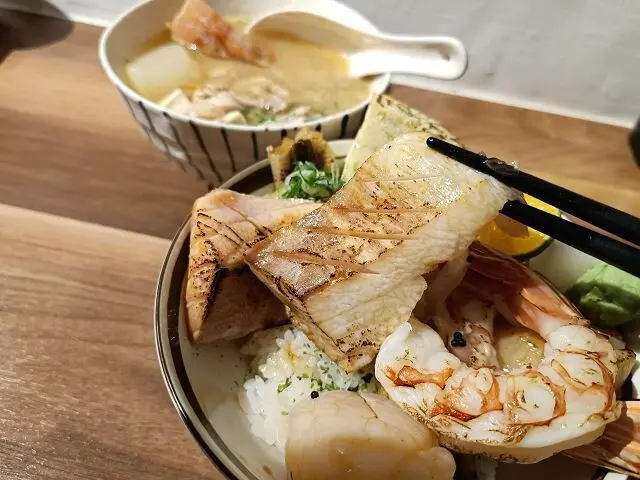 一刺生魚片丼飯18