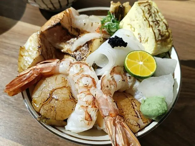 一刺生魚片丼飯14